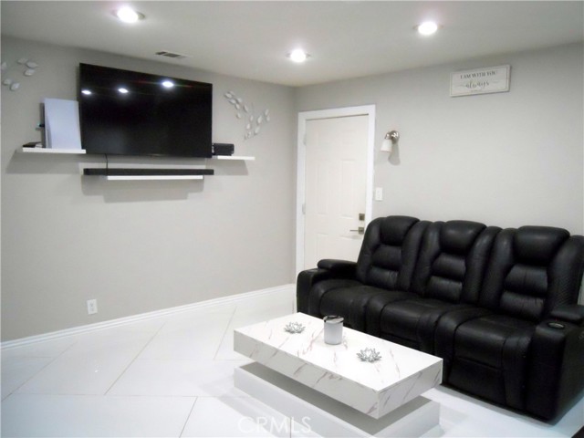 3071 N Crescent Avenue, San Bernardino CA: https://media.crmls.org/medias/183ca4e9-c754-4bd8-8c3b-fbc4b105da0d.jpg