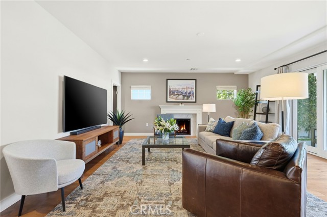 Detail Gallery Image 17 of 57 For 2311 W Clark Ave, Burbank,  CA 91506 - 4 Beds | 4/1 Baths