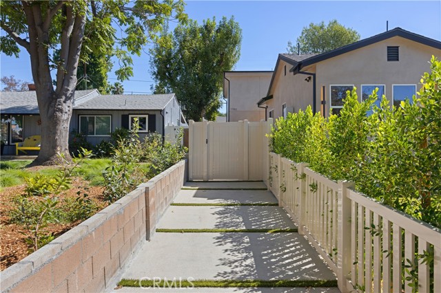 7702 Lasaine Avenue photo 24