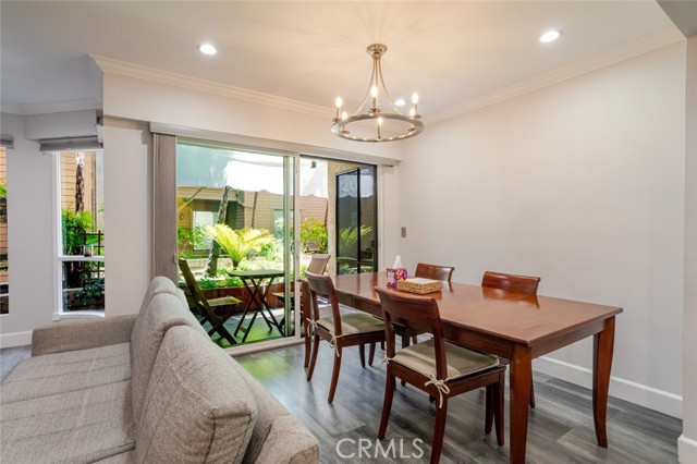 Detail Gallery Image 9 of 31 For 236 N Louise St #104,  Glendale,  CA 91206 - 2 Beds | 2 Baths