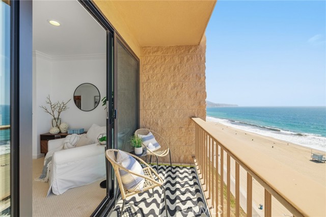 727 Esplanade, Redondo Beach, California 90277, 2 Bedrooms Bedrooms, 0 ,2 BathroomsBathrooms,Residential,For Sale,Esplanade,0,SB26097055