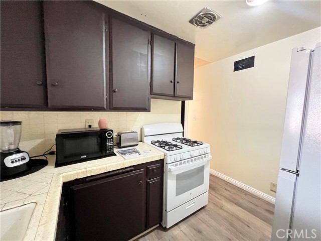 1598 W Wesley Place, Hemet CA: https://media.crmls.org/medias/183f173b-a170-49de-ae64-4b44ea9ad0e3.jpg