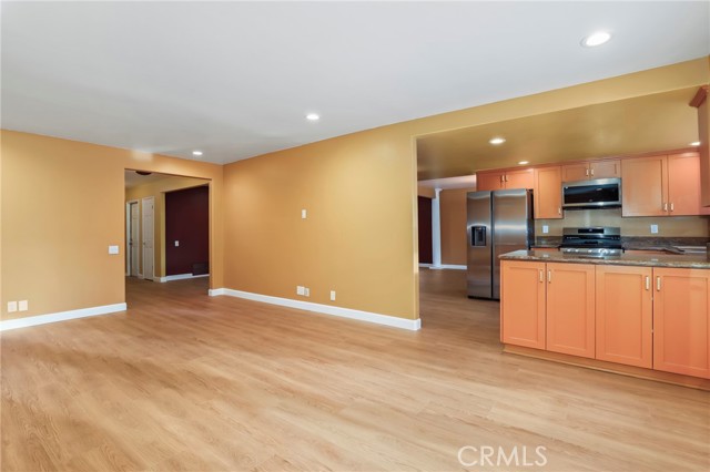 Detail Gallery Image 5 of 43 For 11001 Limerick Ave, Chatsworth,  CA 91311 - 4 Beds | 2/1 Baths