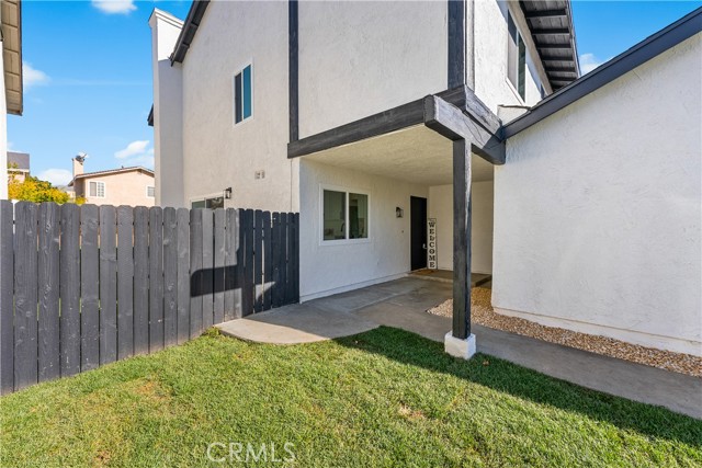 Detail Gallery Image 4 of 54 For 22015 Romar St, Chatsworth,  CA 91311 - 4 Beds | 3 Baths