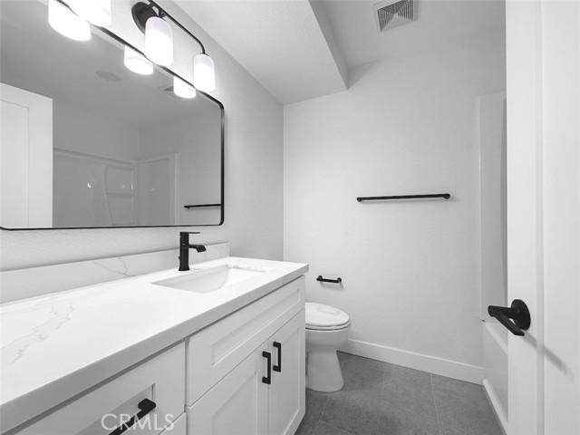 Image 23 of 33 For 9948 Del Rio