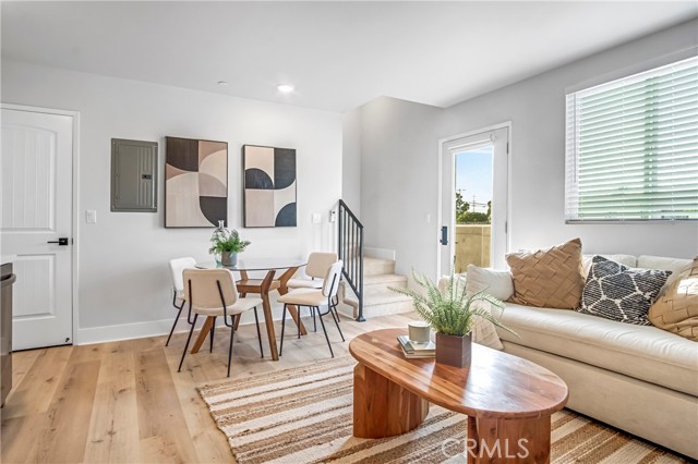 Detail Gallery Image 3 of 20 For 10035 S Western Ave #106,  Los Angeles,  CA 90047 - 2 Beds | 2 Baths
