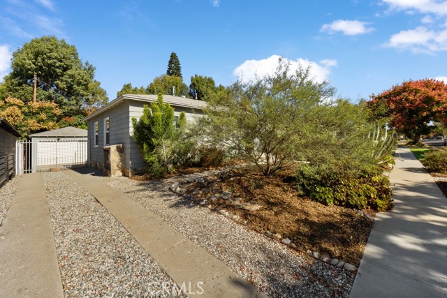 213 East 45th Street, Long Beach CA: https://media.crmls.org/medias/1841a816-8295-4198-9840-42fd996e5e90.jpg