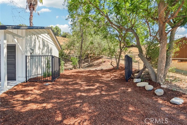 11060 Vanda Way, Shadow Hills CA: https://media.crmls.org/medias/18420833-39a9-4049-9f2c-401b5c261d49.jpg