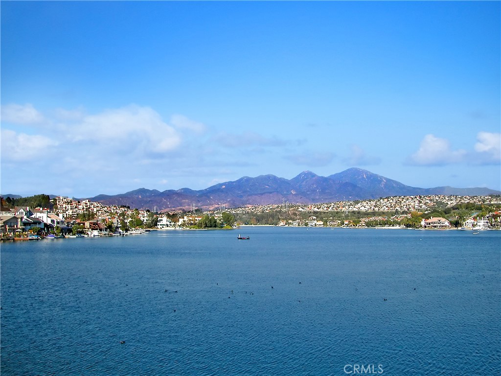 https://media.crmls.org/medias/18421c29-e865-4a8e-9645-50d78821e5de.jpg?preset=X-Large