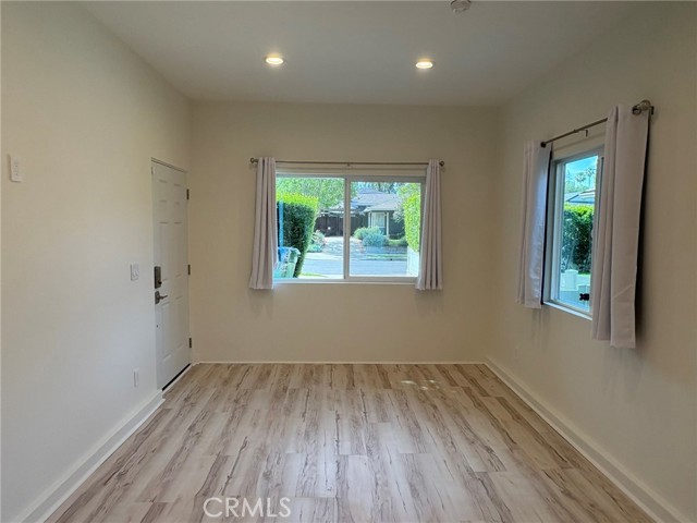 Detail Gallery Image 8 of 24 For 22119 San Miguel St, Woodland Hills,  CA 91364 - 1 Beds | 1 Baths