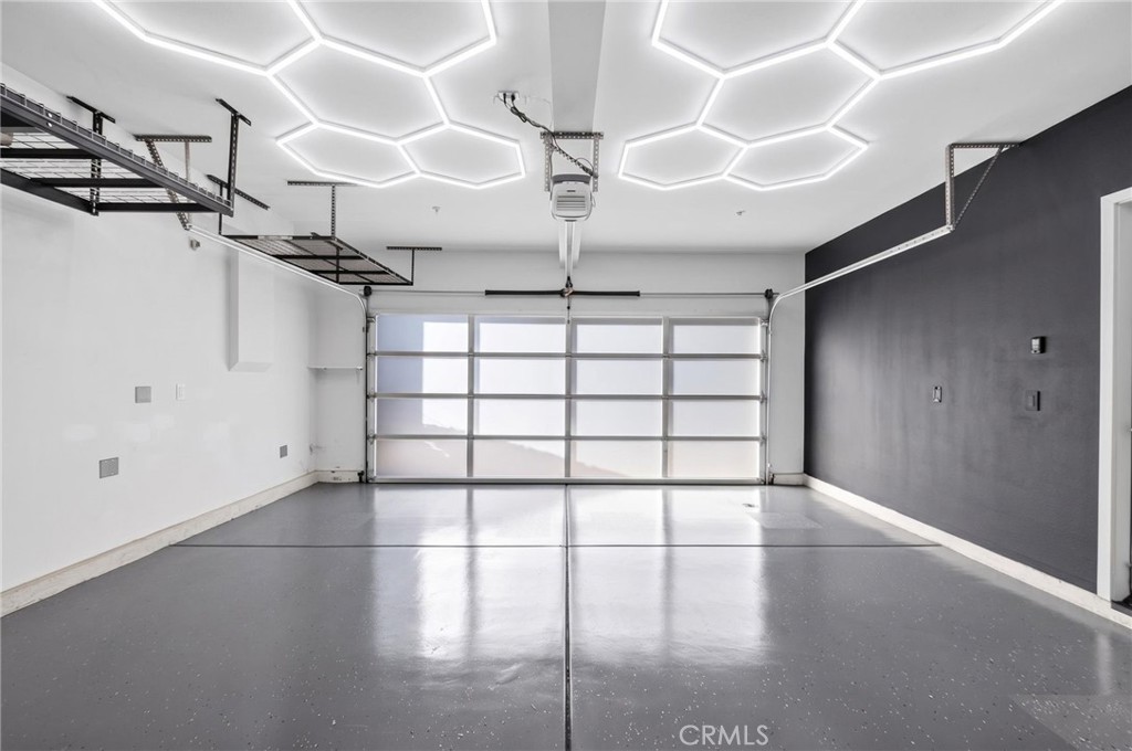 https://media.crmls.org/medias/18430157-c316-45ae-81b0-6a28f56abe41.jpg?preset=X-Large
