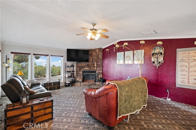 Detail Gallery Image 5 of 41 For 9880 Ponderosa Rd, Pinon Hills,  CA 92372 - 2 Beds | 2 Baths