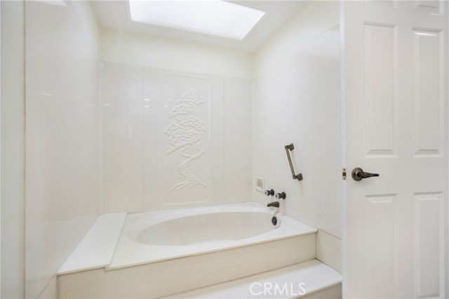 611 Colonial Circle, Fullerton CA: https://media.crmls.org/medias/18432e1b-f842-401d-b3d8-0e51c8a3bc24.jpg
