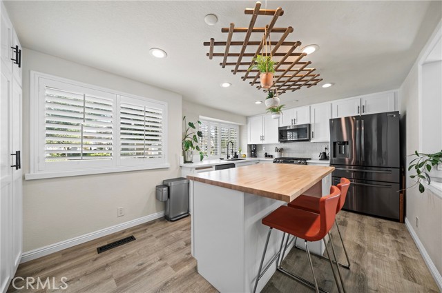 Detail Gallery Image 5 of 32 For 148 S Seneca Cir #24,  Anaheim,  CA 92805 - 2 Beds | 1/1 Baths