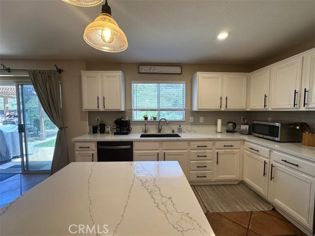 33667 Abbey Road, Temecula CA: https://media.crmls.org/medias/1843bd5a-7997-4066-a6b8-2f0f7ecef230.jpg