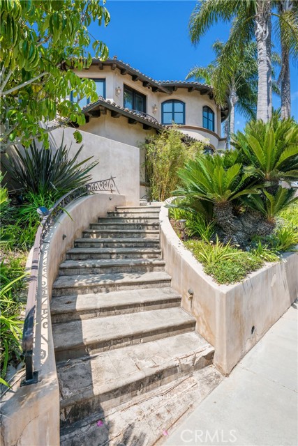 215 S Poinsettia Avenue, Manhattan Beach CA: https://media.crmls.org/medias/184468e6-0d52-4579-a0d8-50c58ab1918a.jpg