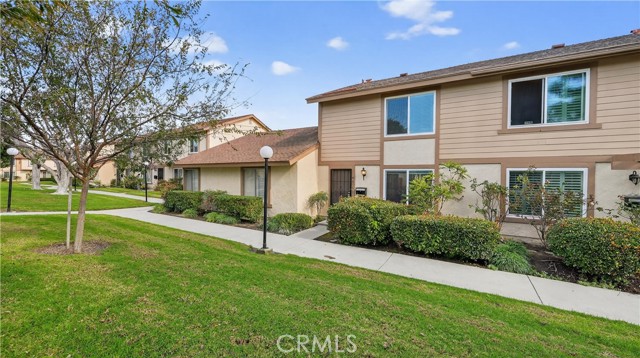 Detail Gallery Image 2 of 41 For 461 W Alton #C,  Santa Ana,  CA 92707 - 3 Beds | 1/1 Baths