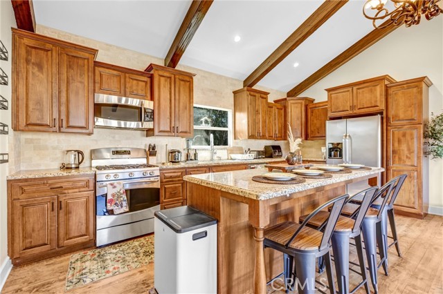 Detail Gallery Image 3 of 17 For 19394 Halsted St, Northridge,  CA 91324 - 2 Beds | 2 Baths