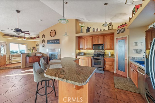Detail Gallery Image 12 of 43 For 23053 Roundup Way, Apple Valley,  CA 92308 - 3 Beds | 2/1 Baths