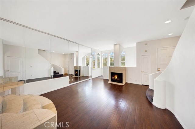 408 W Queen Street, Inglewood CA: https://media.crmls.org/medias/18460e5a-5d9e-4b6c-81d8-260f0ac530bf.jpg