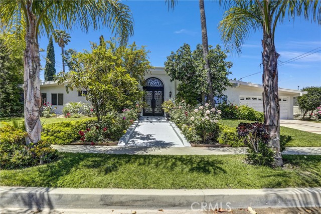 5115 Boda Pl, Woodland Hills CA: https://media.crmls.org/medias/18465dca-a1ce-42d3-a706-27c2eb098443.jpg