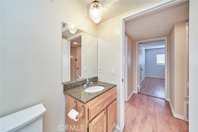 Detail Gallery Image 17 of 30 For 200 S Reno St #210,  Los Angeles,  CA 90057 - 2 Beds | 2 Baths
