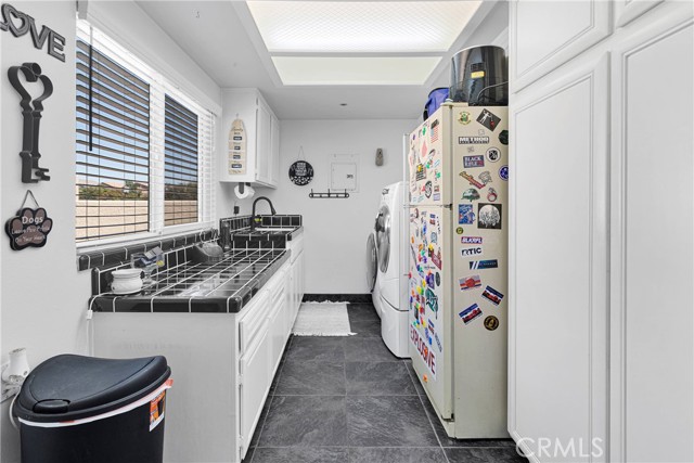 Detail Gallery Image 35 of 62 For 12546 Autumn Leaves Ave, Victorville,  CA 92395 - 5 Beds | 3/1 Baths