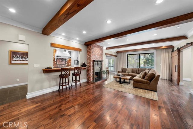 Detail Gallery Image 8 of 52 For 1167 Roxbury Dr #103,  Los Angeles,  CA 90035 - 2 Beds | 4/1 Baths