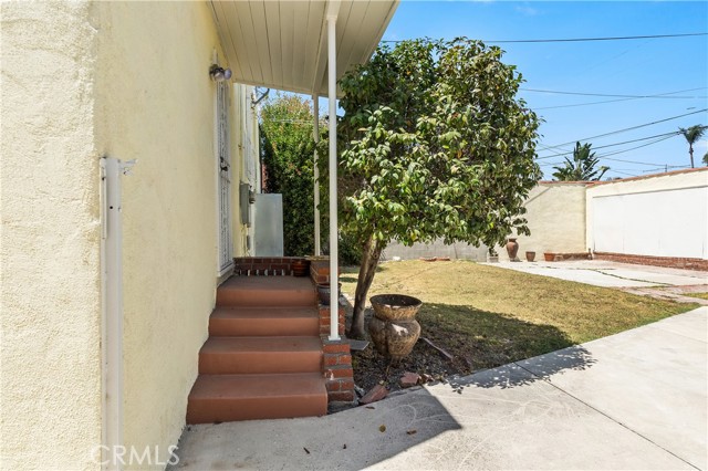 1927 W 82nd, Los Angeles, California 90047, 3 Bedrooms Bedrooms, ,1 BathroomBathrooms,Single Family Residence,For Sale,W 82nd,RS24024058