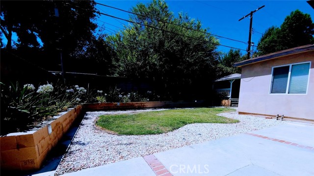 19100 Bessemer Street, Tarzana CA: https://media.crmls.org/medias/18496892-8a64-4023-a83d-d2bc5979a7d7.jpg