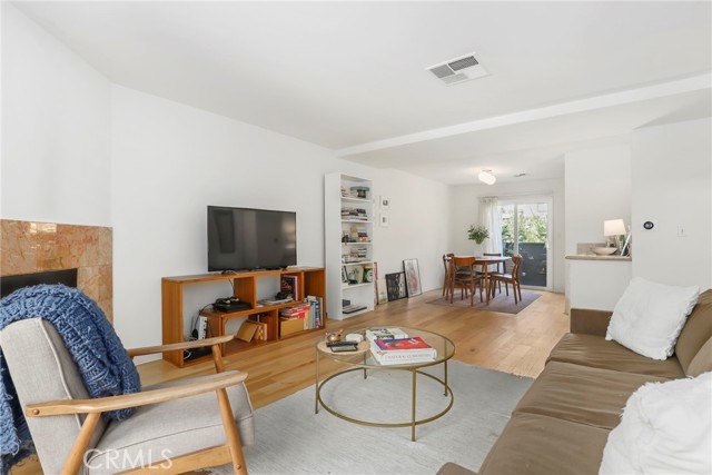 Detail Gallery Image 6 of 25 For 543 S Marengo Ave #4,  Pasadena,  CA 91101 - 2 Beds | 2/1 Baths