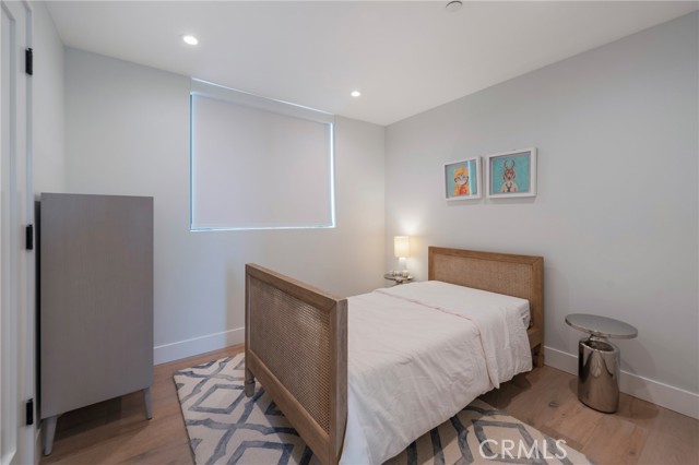 Detail Gallery Image 25 of 37 For 468 30th St, Manhattan Beach,  CA 90266 - 5 Beds | 5/1 Baths