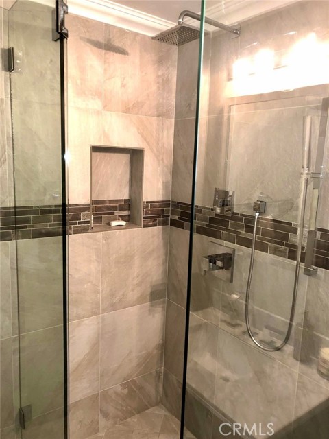 555 Esplanade, Redondo Beach CA: https://media.crmls.org/medias/184c5487-852e-4745-9e96-d5aab75ef8ff.jpg