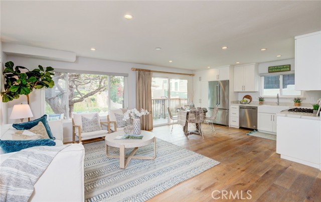 401 18th Street, Manhattan Beach, California 90266, 5 Bedrooms Bedrooms, ,2 BathroomsBathrooms,Residential,Sold,18th,SB22140138