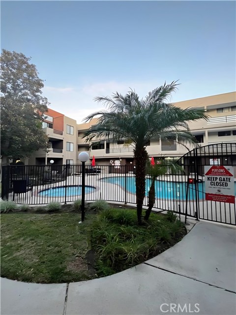 Detail Gallery Image 2 of 15 For 7826 Topanga Canyon #323,  Canoga Park,  CA 91304 - 2 Beds | 2 Baths