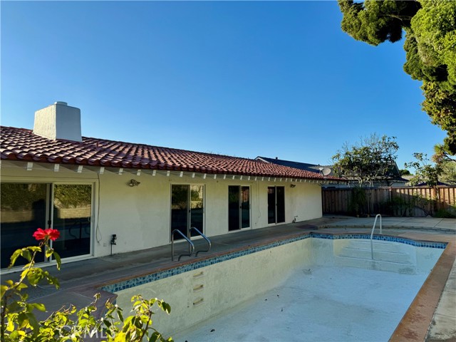 Detail Gallery Image 2 of 10 For 1412 Santiago Dr, Newport Beach,  CA 92660 - 4 Beds | 3/2 Baths
