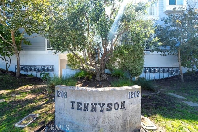 1202 Tennyson, Manhattan Beach CA: https://media.crmls.org/medias/184fae25-5cf6-4c00-b26e-3732aeb104a2.jpg
