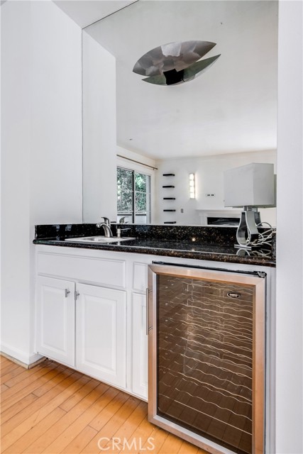 1401 S Bentley Avenue, Los Angeles CA: https://media.crmls.org/medias/18502c98-2e16-4de0-bb64-8e8ca3b6fc12.jpg