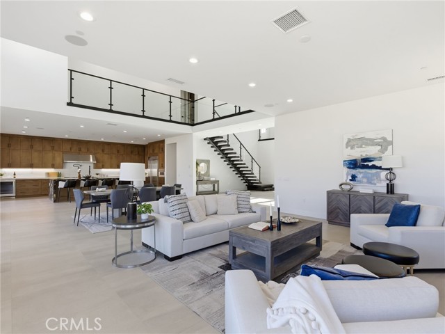 Detail Gallery Image 6 of 48 For 22849 W Seaqua Cir, Chatsworth,  CA 91311 - 6 Beds | 6/1 Baths