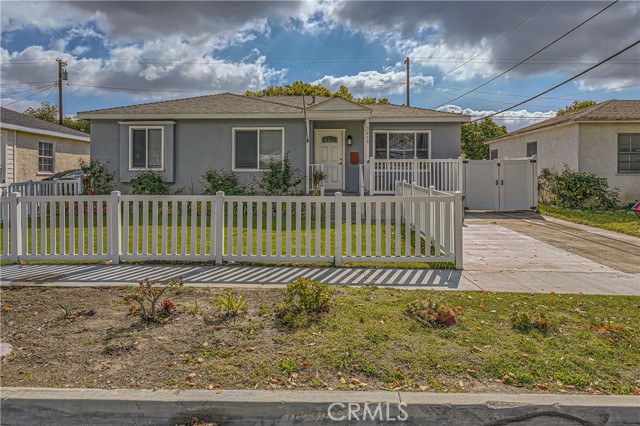 3818 Charlemagne Avenue, Long Beach, California 90808, 4 Bedrooms Bedrooms, ,2 BathroomsBathrooms,Single Family Residence,For Sale,Charlemagne,OC24075228