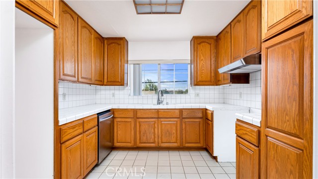 2116 Marine Avenue, Gardena CA: https://media.crmls.org/medias/185109da-52ed-4fae-bcb0-4bde6e307ea6.jpg