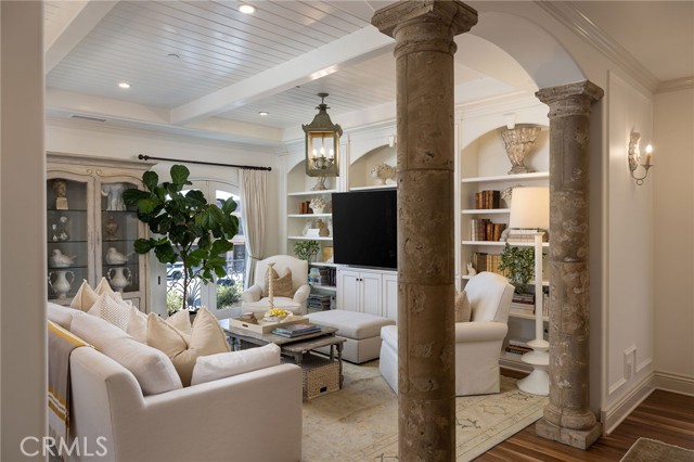 Detail Gallery Image 25 of 38 For 16111 Santa Barbara Ln, Huntington Beach,  CA 92649 - 4 Beds | 5/1 Baths