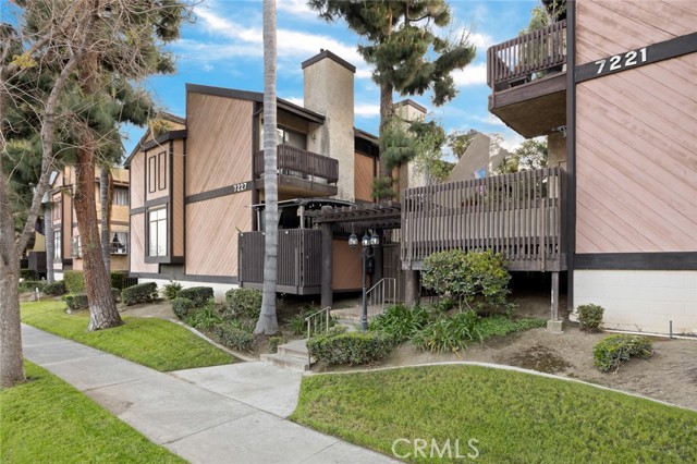 Detail Gallery Image 1 of 42 For 7227 Comstock Ave #D,  Whittier,  CA 90602 - 2 Beds | 2 Baths