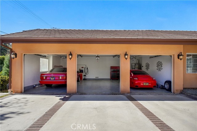 22329 Plummer Street, Chatsworth CA: https://media.crmls.org/medias/18524c15-f340-45de-b35c-d1daf55b661f.jpg