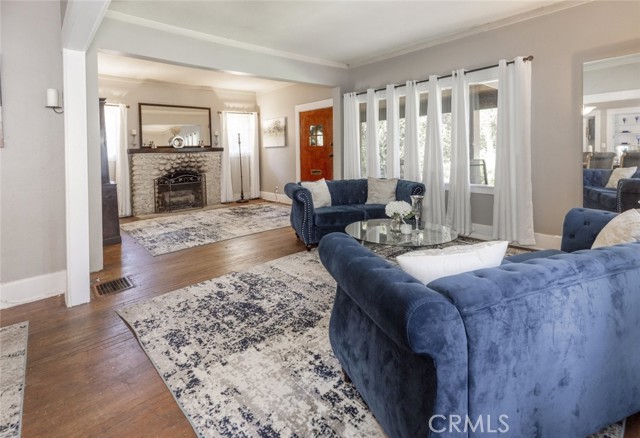 1010 N Madison Avenue, Pasadena CA: https://media.crmls.org/medias/18524d2e-5d4a-49bc-adc5-c1caacc6c5a9.jpg