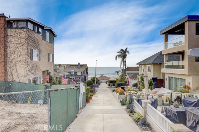 129 8th Street, Manhattan Beach, California 90266, 5 Bedrooms Bedrooms, ,3 BathroomsBathrooms,Residential,Sold,8th Street,SB23211315