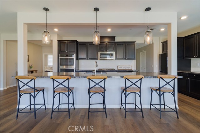 Detail Gallery Image 8 of 47 For 16034 Ulysses Ln, Fontana,  CA 92336 - 6 Beds | 4/1 Baths