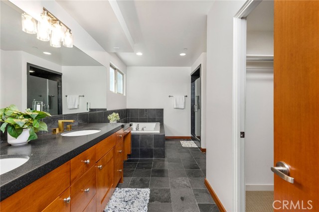 Detail Gallery Image 13 of 20 For 1542 Manhattan Beach Bld, Manhattan Beach,  CA 90266 - 4 Beds | 4 Baths