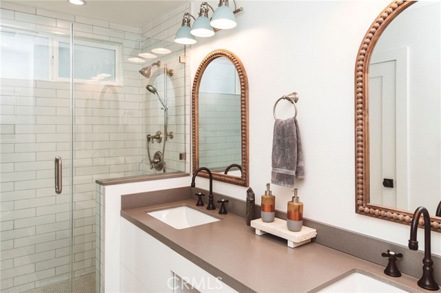 Detail Gallery Image 9 of 18 For 989 La Mirada, Laguna Beach,  CA 92651 - 3 Beds | 2 Baths