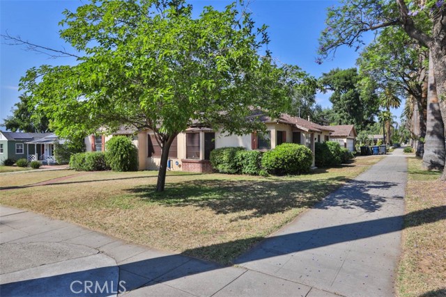 555 S Center St., Redlands CA: https://media.crmls.org/medias/185481bf-48c5-481d-91d2-e259355813f3.jpg
